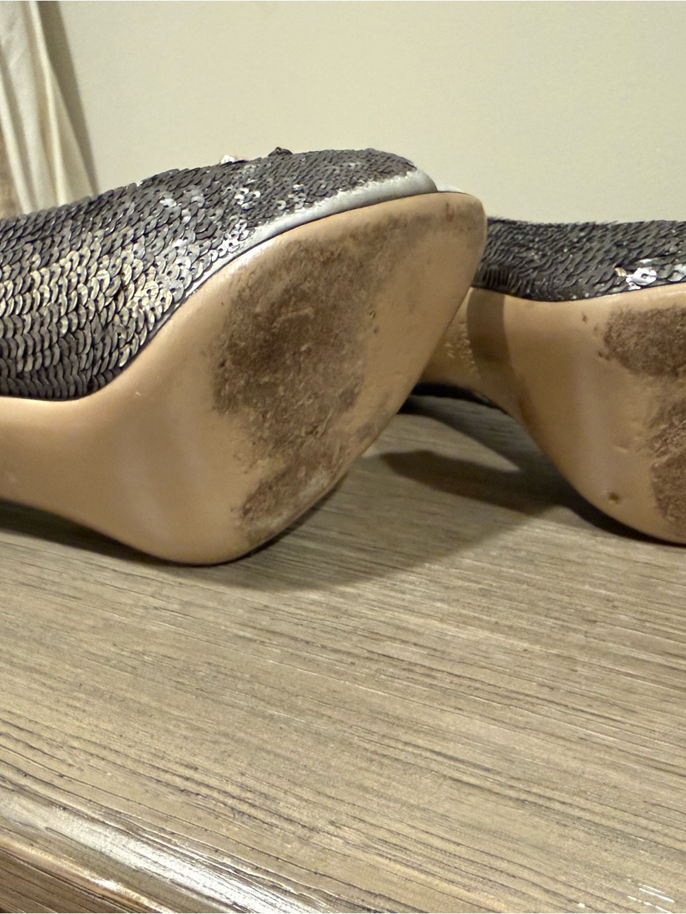 Valentino Garavani Silver Pearl-Cluster Peep-Toe Pumps - Picture 6 of 7